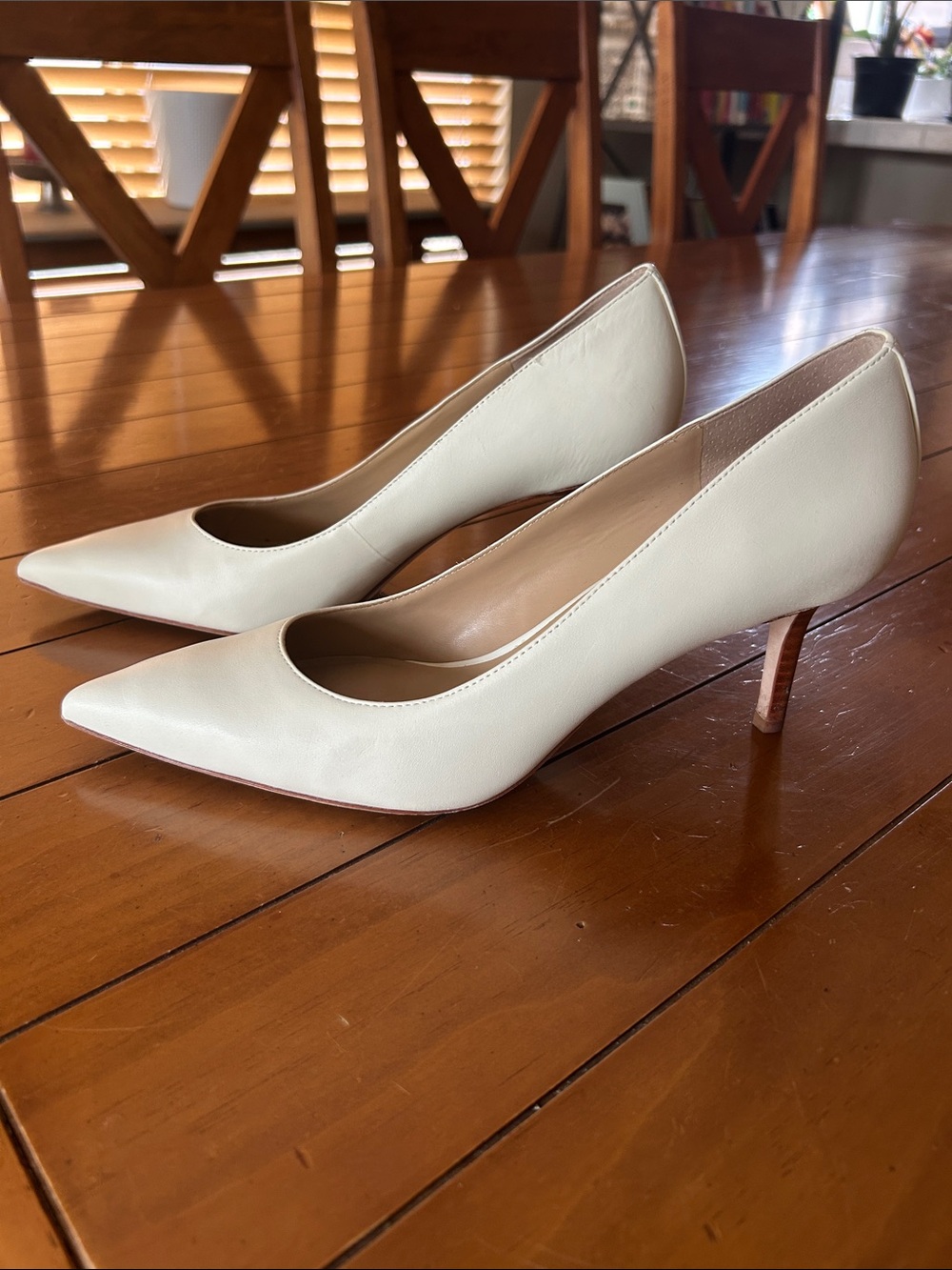 Ralph Lauren Ivory Pointed Toe Leather Kitten Heels Pumps | Size 9